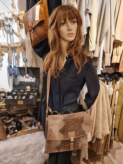Su&egrave;de Kroko schoudertas Taupe