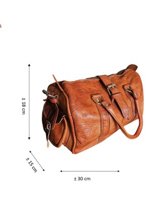 Schoudertas-crossbody-Echt leer-Handmade in Marokko-Vintage look-Bowlingbal model-30cmx18cmx15cm-Cognac