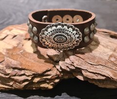 Armband-Leder-Studs-Bohemian-style-Waitz-Design-25mm